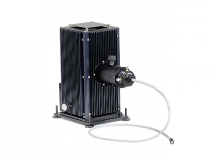 Světelný zdroj s výstupem do světlovodu