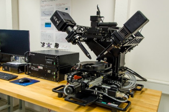 Spektroskopický elipsometr pro tenkovrstvé povlaky